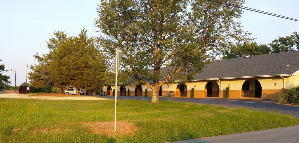 Loyalty Inn Rockingham Exterior foto